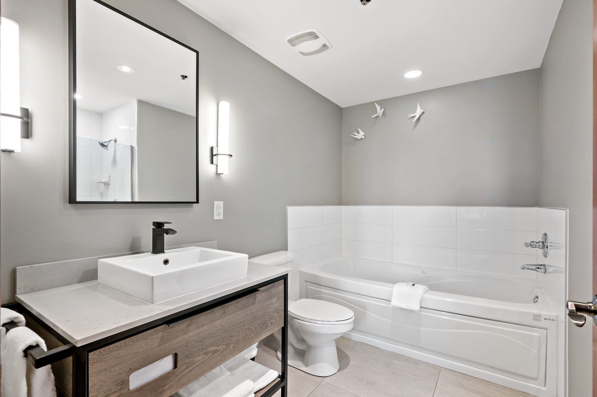 









150


Ch. au Pied-de-la-Montagne

, 314-D,
Mont-Tremblant,




QC
J8E3M2

