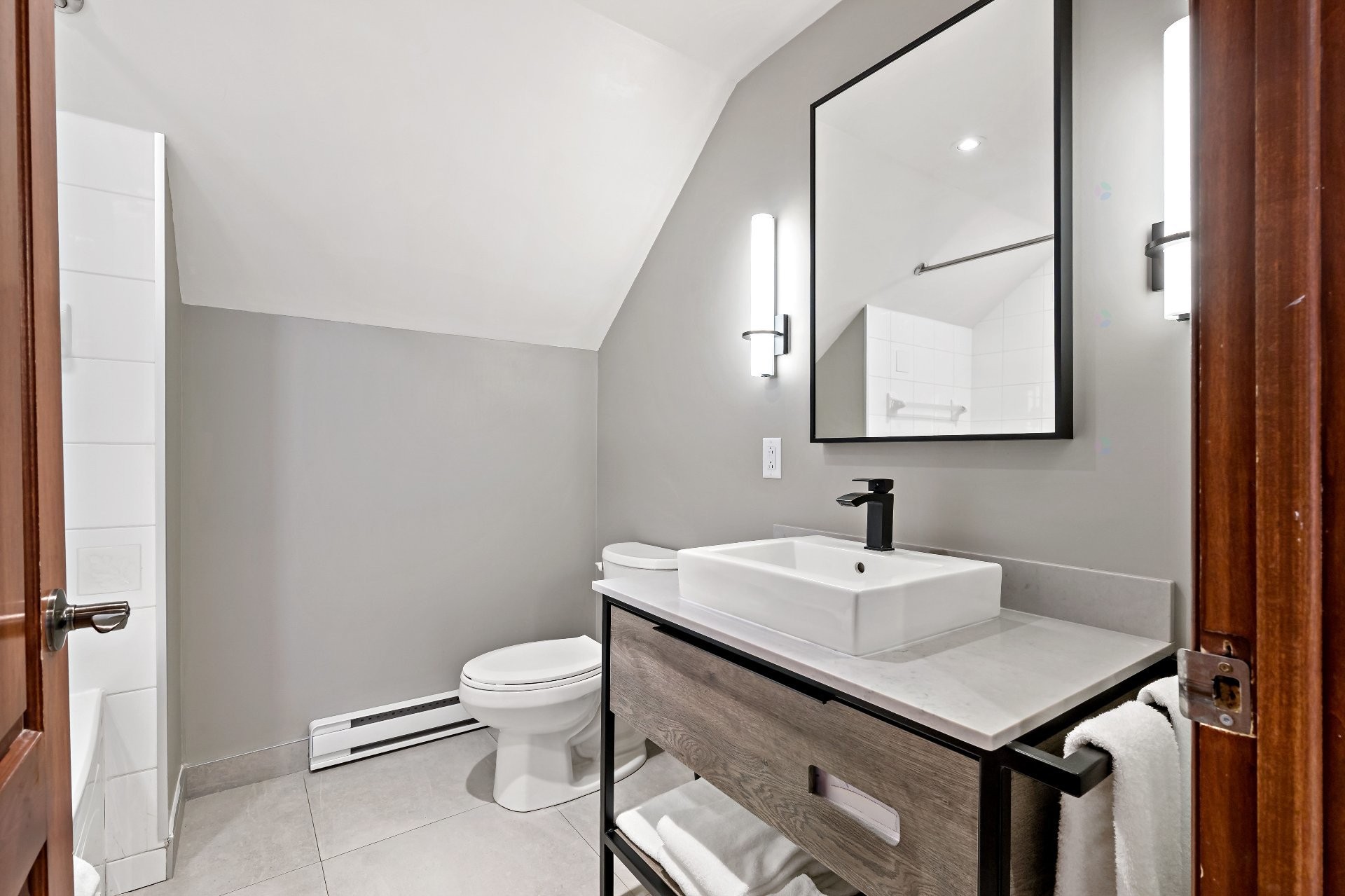 









150


Ch. au Pied-de-la-Montagne

, 314-D,
Mont-Tremblant,




QC
J8E3M2

