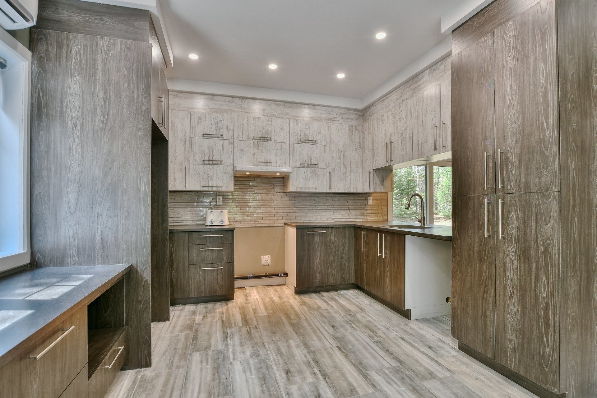 









589


Ch. du Lac-Sylvère

,
Saint-Donat,




QC
J0T2C0

