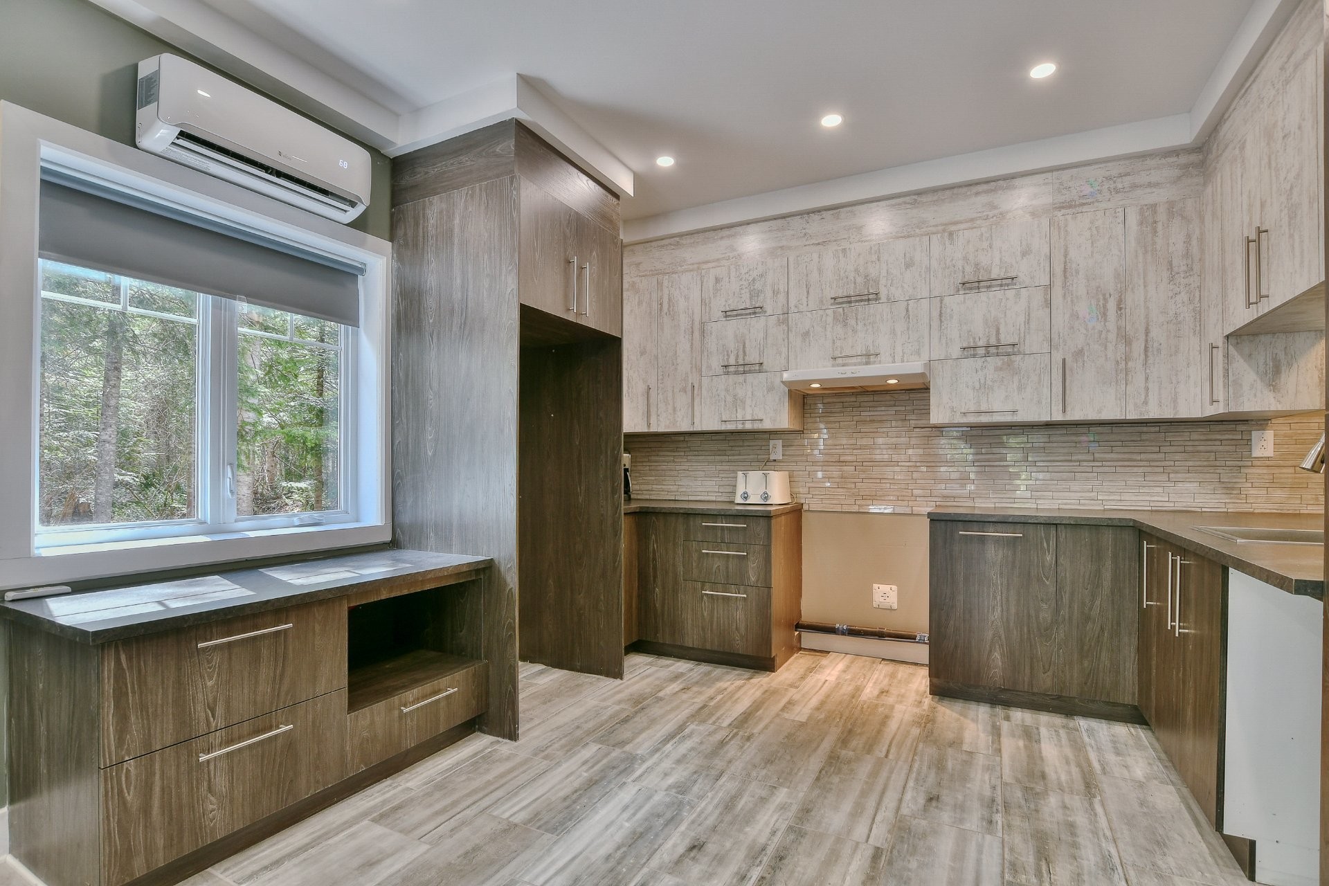 









589


Ch. du Lac-Sylvère

,
Saint-Donat,




QC
J0T2C0

