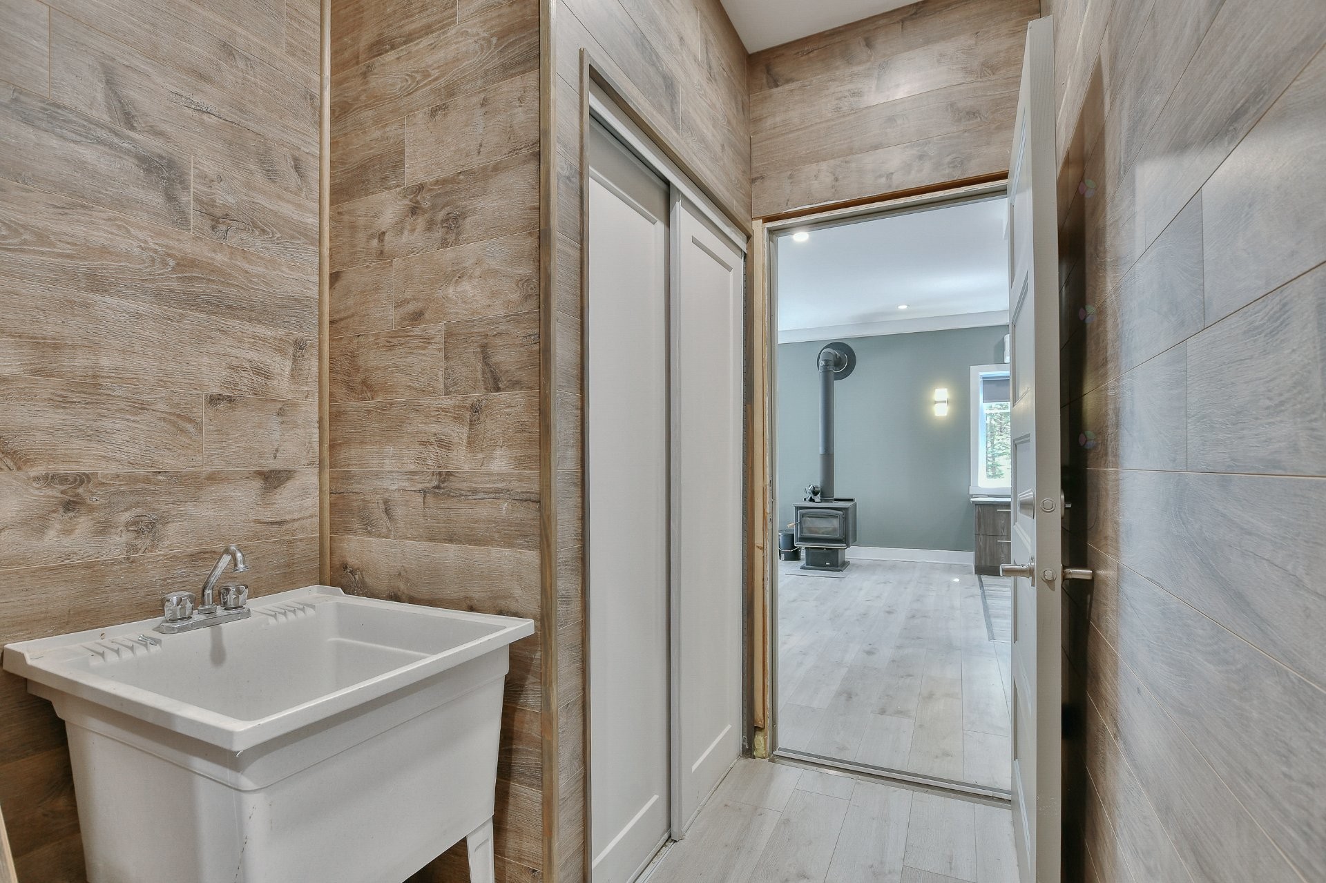 









589


Ch. du Lac-Sylvère

,
Saint-Donat,




QC
J0T2C0


