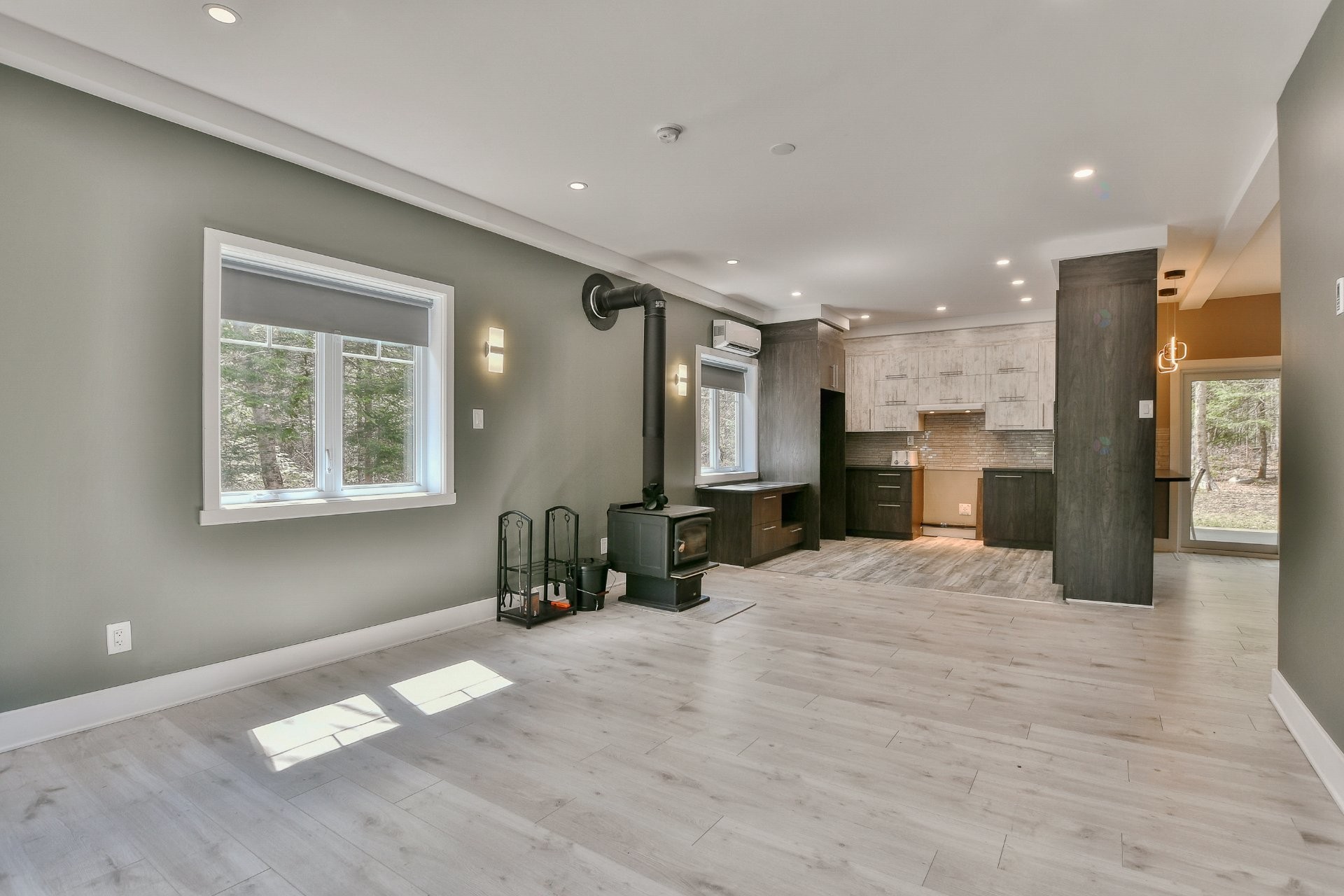









589


Ch. du Lac-Sylvère

,
Saint-Donat,




QC
J0T2C0

