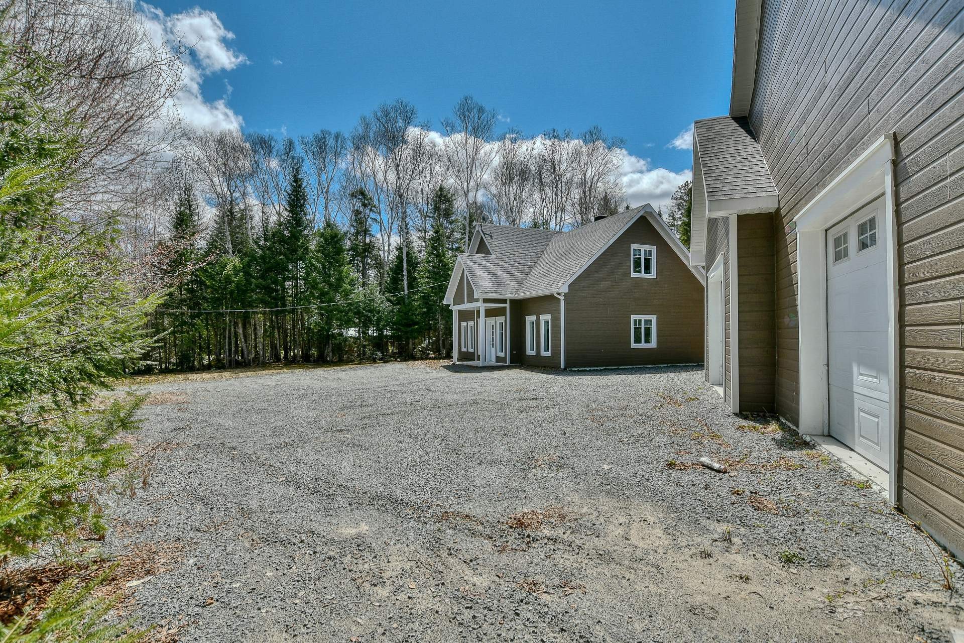 









589


Ch. du Lac-Sylvère

,
Saint-Donat,




QC
J0T2C0

