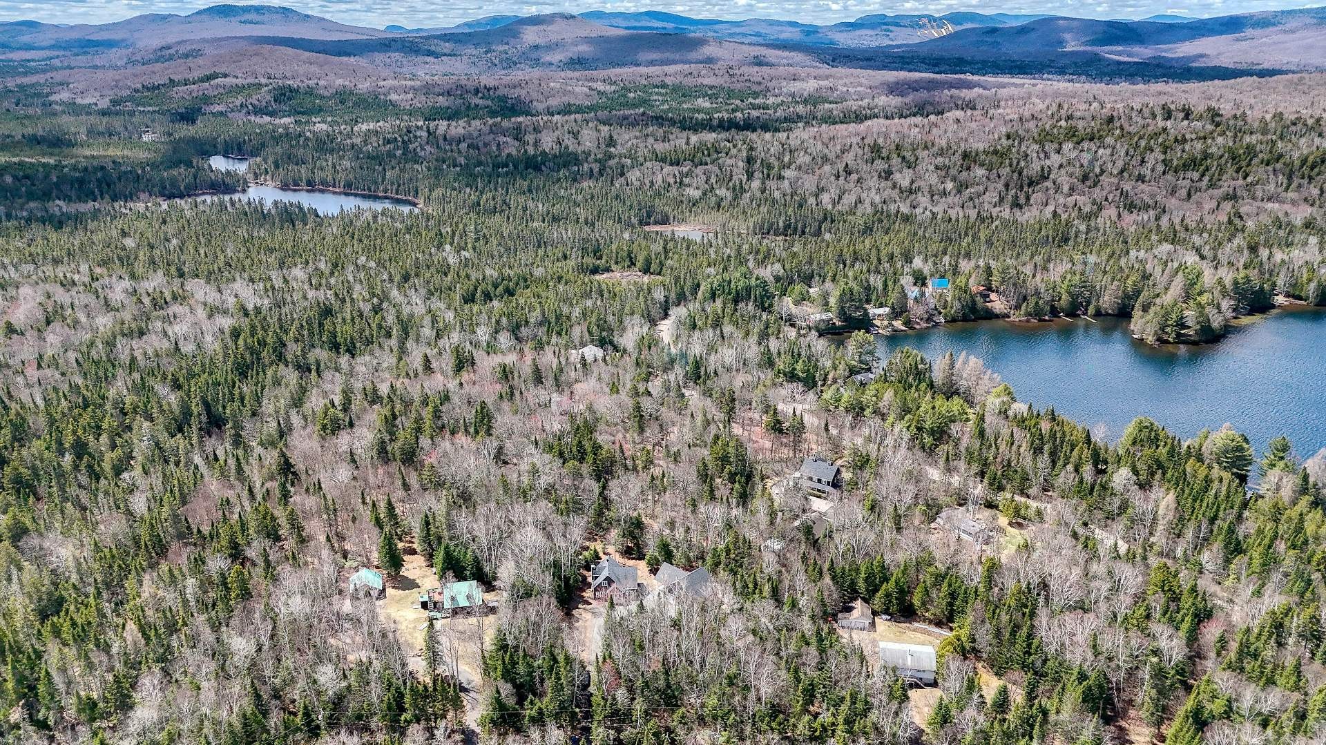 









589


Ch. du Lac-Sylvère

,
Saint-Donat,




QC
J0T2C0

