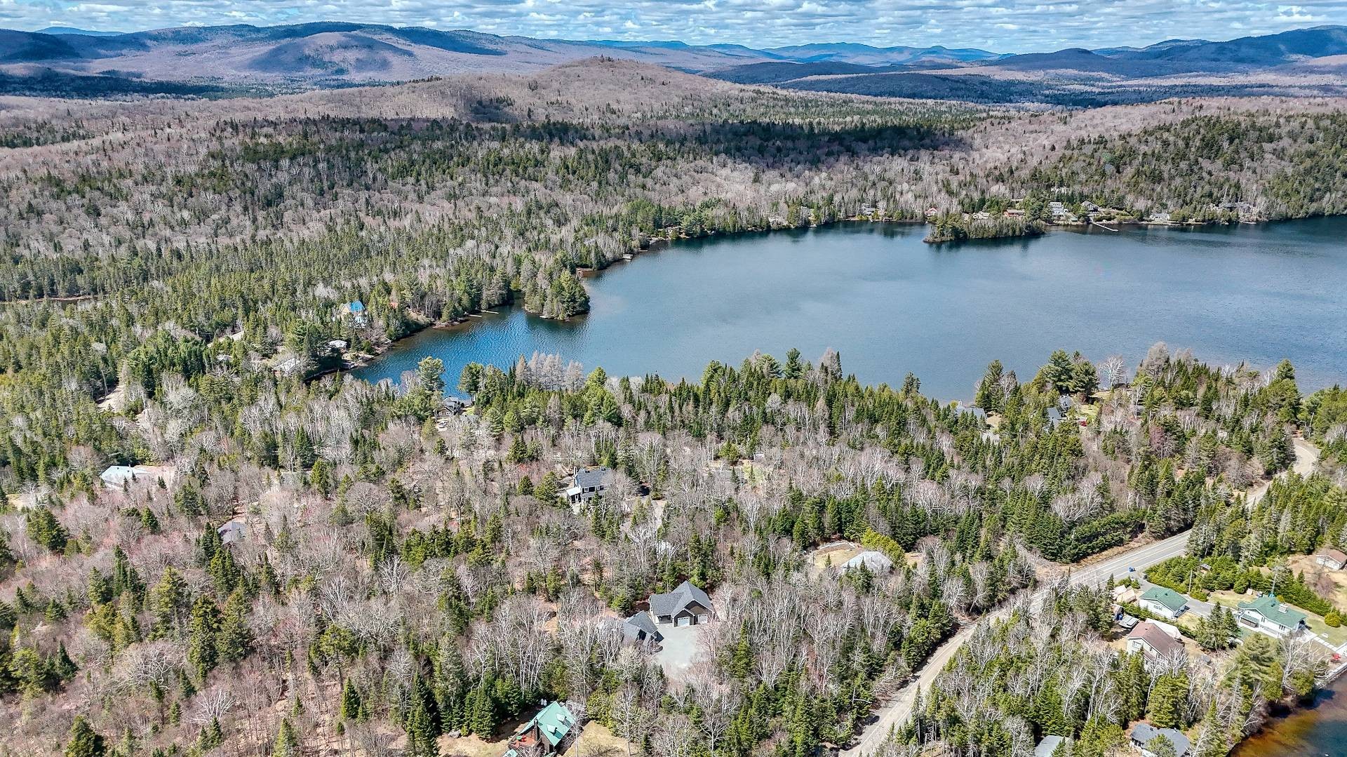 









589


Ch. du Lac-Sylvère

,
Saint-Donat,




QC
J0T2C0

