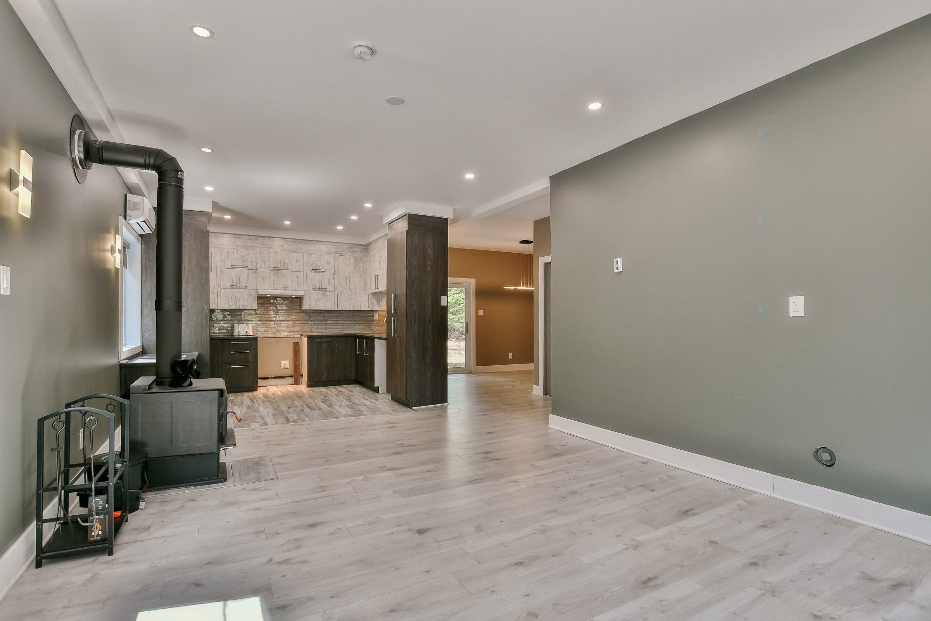 









589


Ch. du Lac-Sylvère

,
Saint-Donat,




QC
J0T2C0

