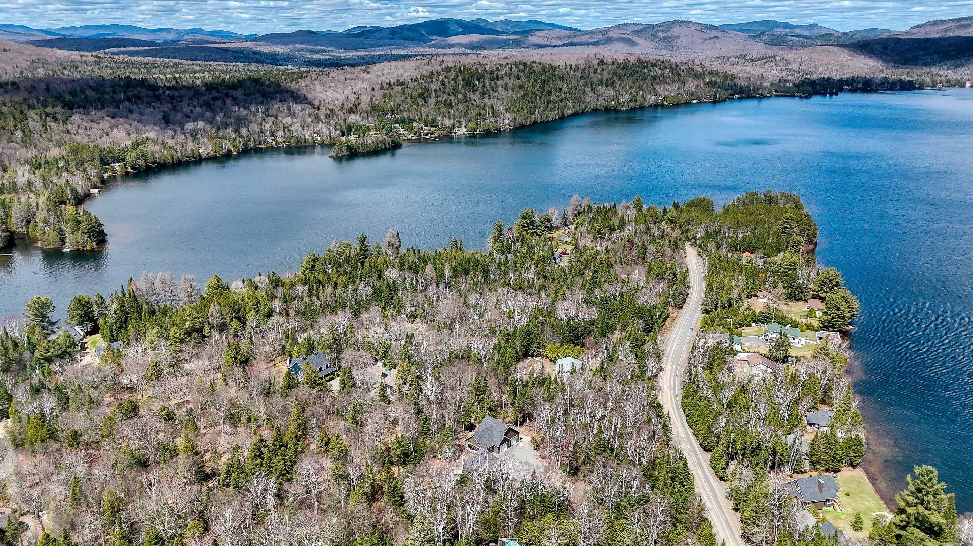 









589


Ch. du Lac-Sylvère

,
Saint-Donat,




QC
J0T2C0

