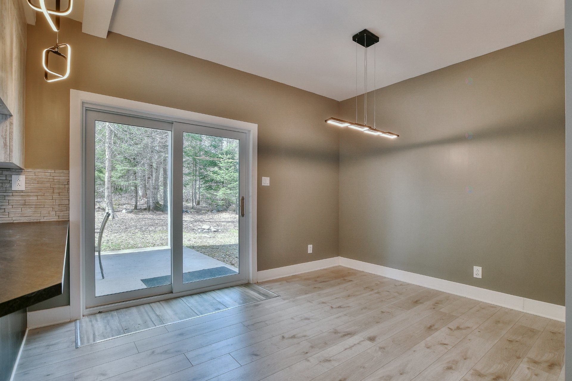 









589


Ch. du Lac-Sylvère

,
Saint-Donat,




QC
J0T2C0

