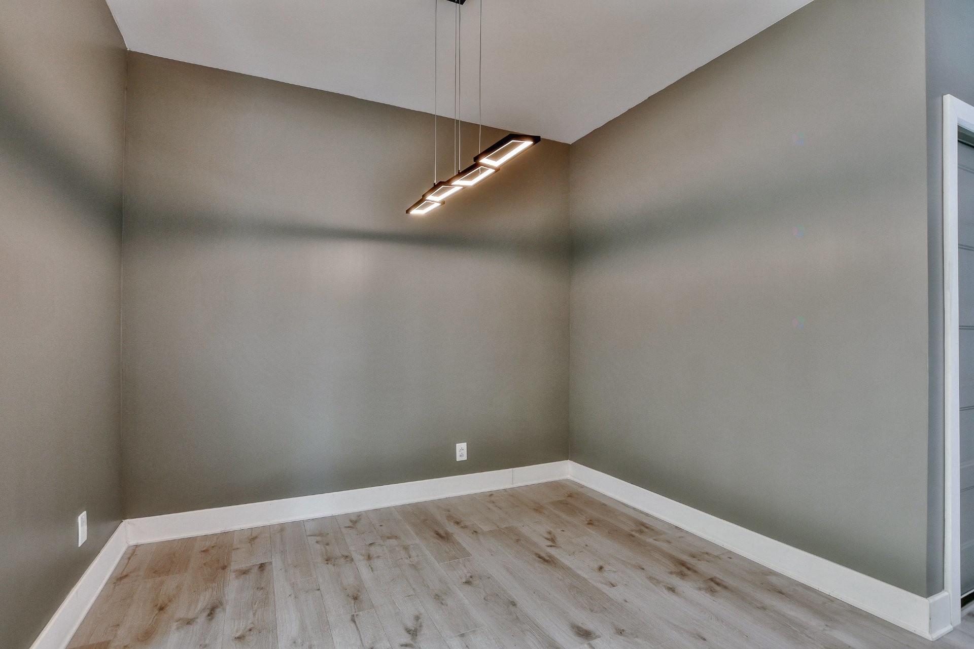 









589


Ch. du Lac-Sylvère

,
Saint-Donat,




QC
J0T2C0

