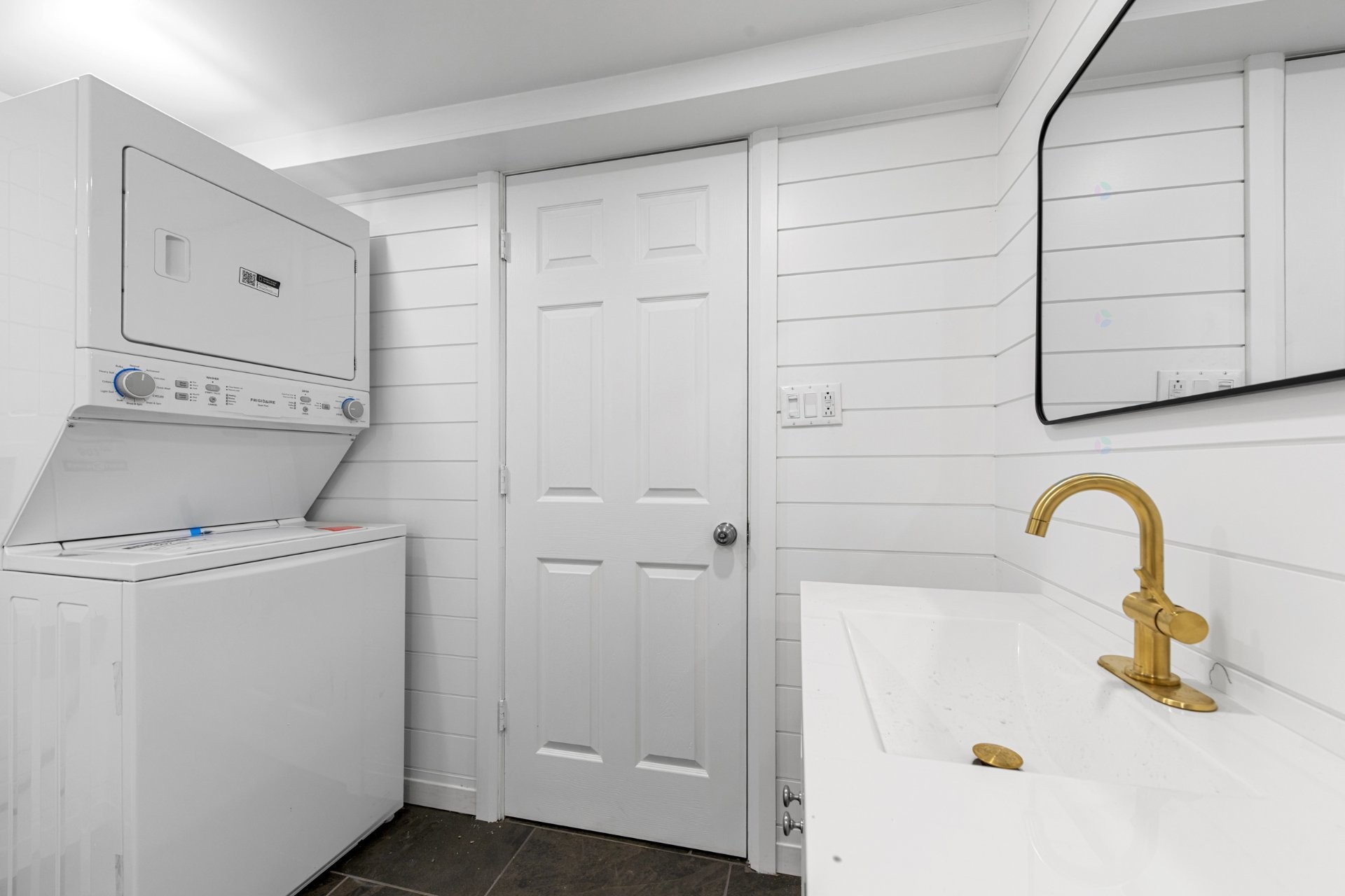 









7496

 - 7502


Av. Christophe-Colomb

,
Montréal (Villeray/Saint-Michel/Parc-Extension),




QC
H2R2S7

