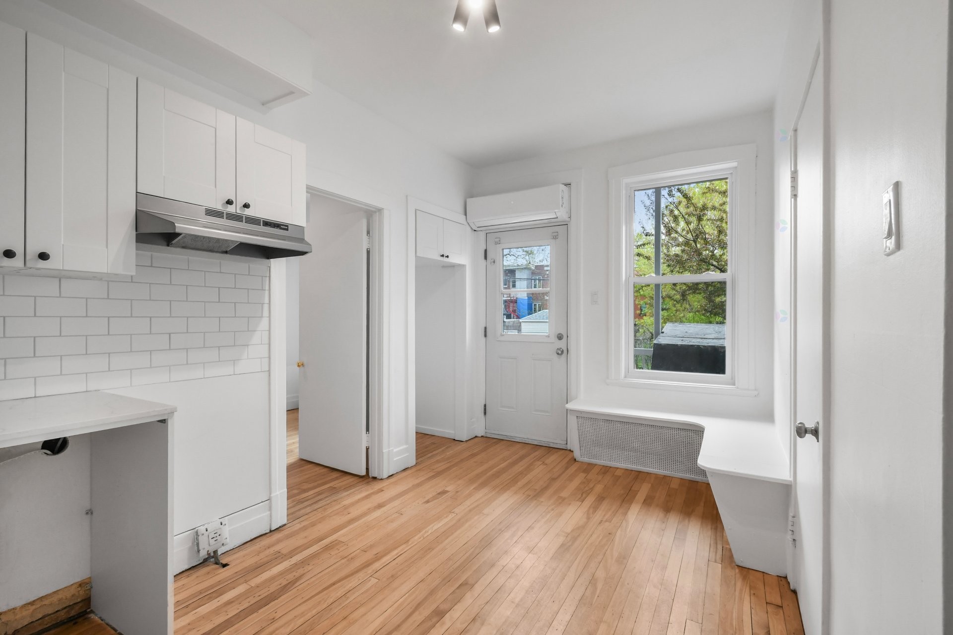 









7496

 - 7502


Av. Christophe-Colomb

,
Montréal (Villeray/Saint-Michel/Parc-Extension),




QC
H2R2S7

