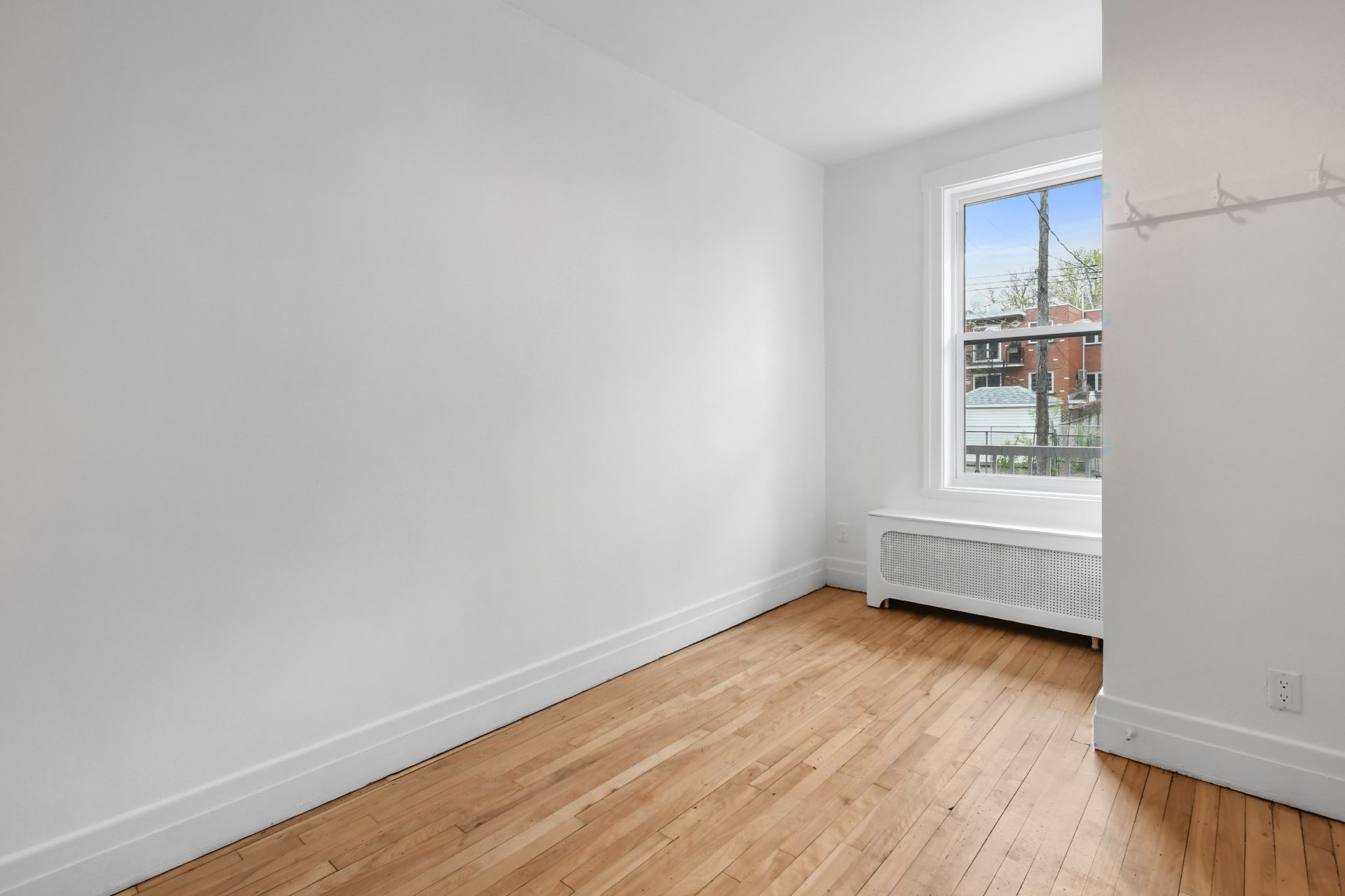 









7496

 - 7502


Av. Christophe-Colomb

,
Montréal (Villeray/Saint-Michel/Parc-Extension),




QC
H2R2S7

