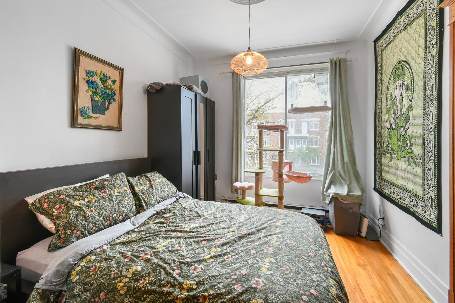 









7496

 - 7502


Av. Christophe-Colomb

,
Montréal (Villeray/Saint-Michel/Parc-Extension),




QC
H2R2S7

