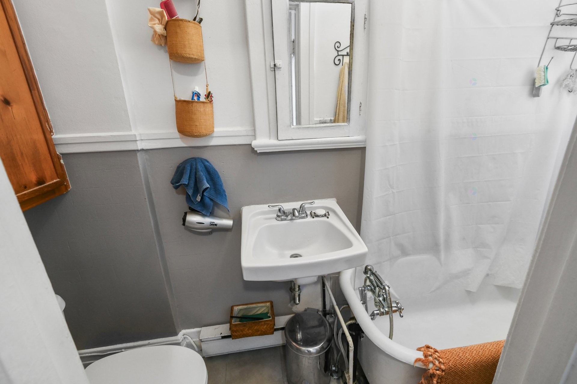 









7496

 - 7502


Av. Christophe-Colomb

,
Montréal (Villeray/Saint-Michel/Parc-Extension),




QC
H2R2S7

