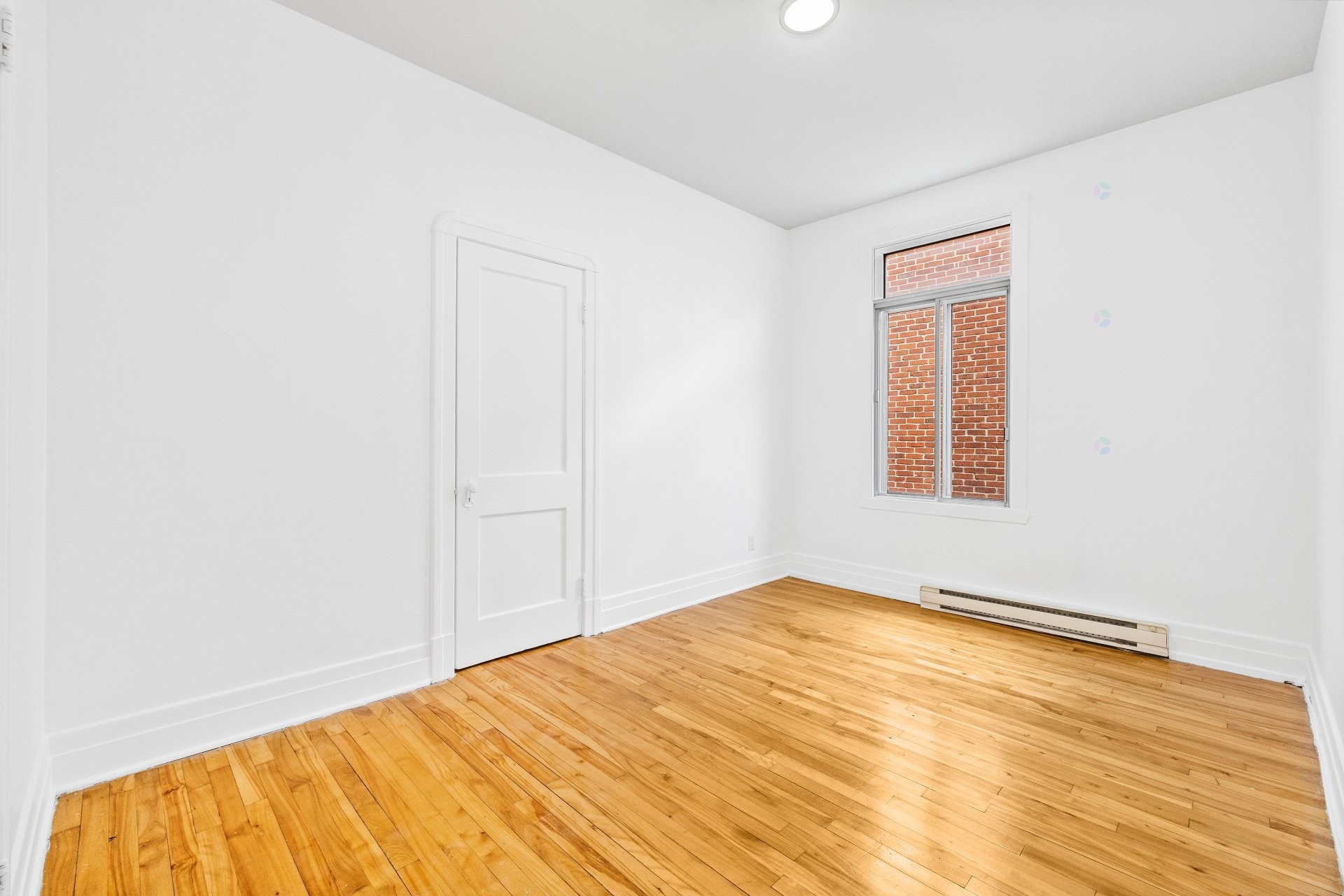 









7496

 - 7502


Av. Christophe-Colomb

,
Montréal (Villeray/Saint-Michel/Parc-Extension),




QC
H2R2S7

