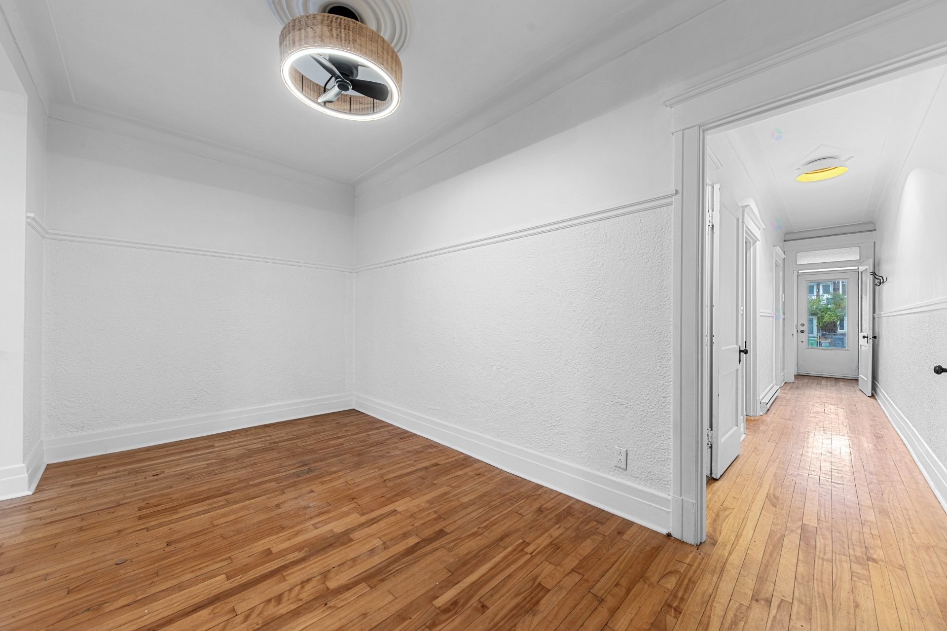 









7496

 - 7502


Av. Christophe-Colomb

,
Montréal (Villeray/Saint-Michel/Parc-Extension),




QC
H2R2S7

