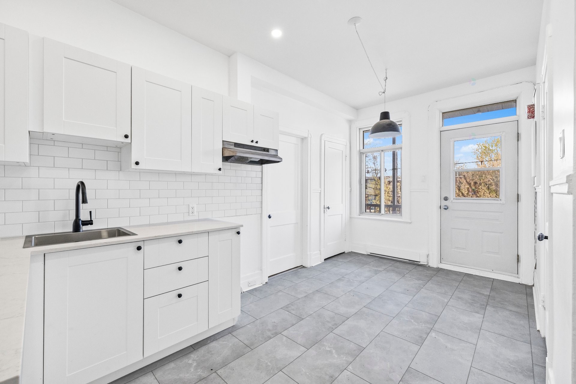 









7496

 - 7502


Av. Christophe-Colomb

,
Montréal (Villeray/Saint-Michel/Parc-Extension),




QC
H2R2S7

