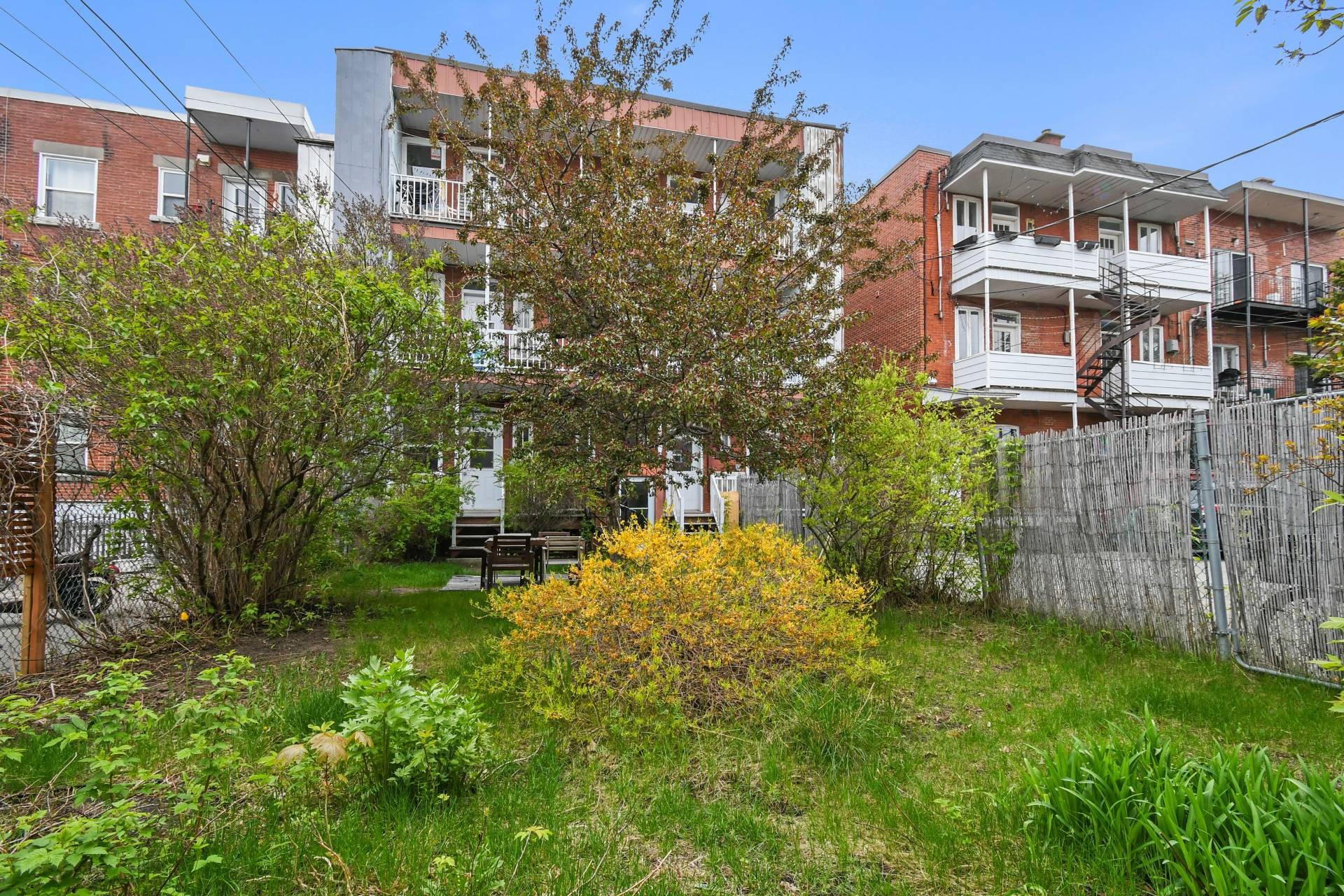 









7496

 - 7502


Av. Christophe-Colomb

,
Montréal (Villeray/Saint-Michel/Parc-Extension),




QC
H2R2S7

