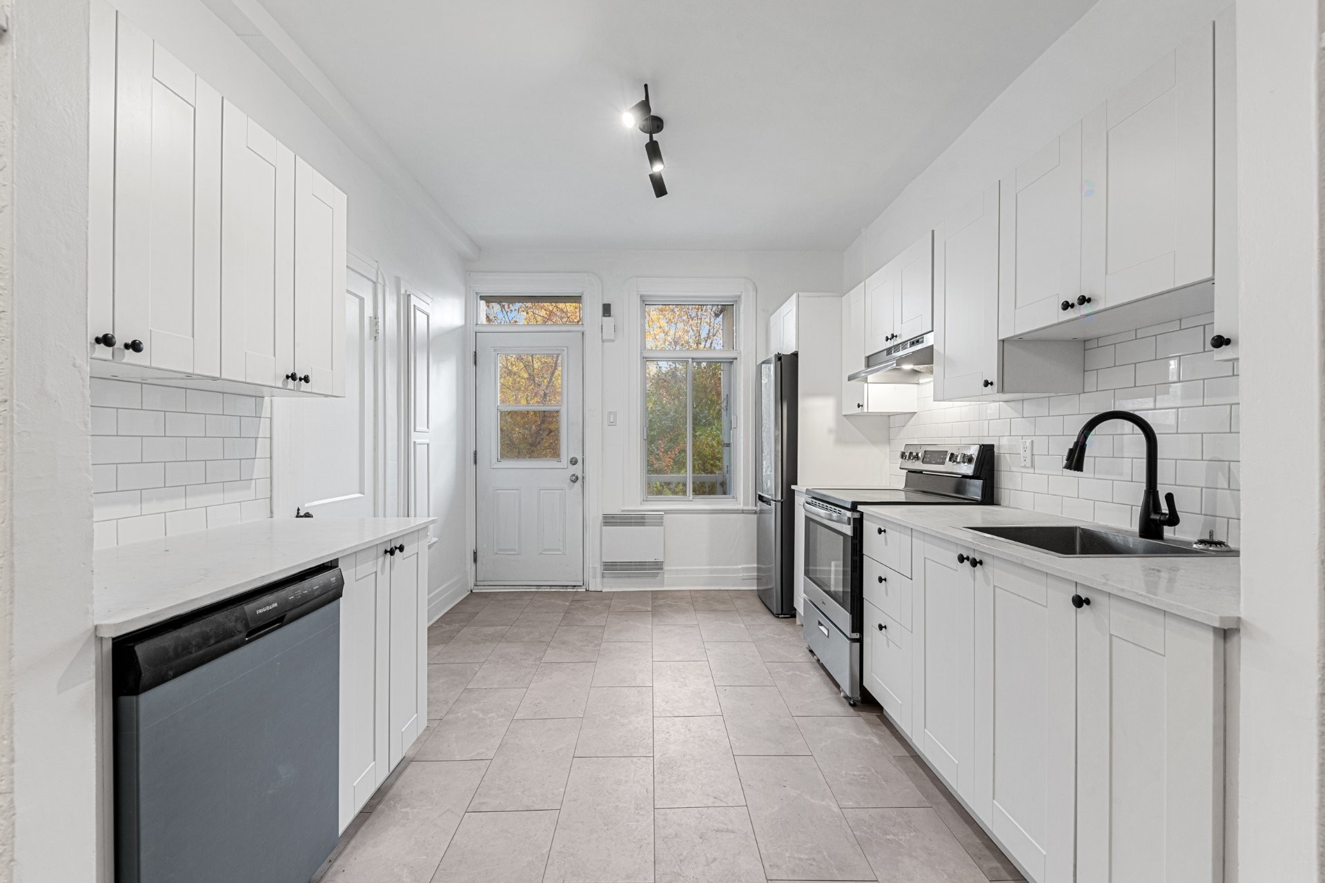 









7496

 - 7502


Av. Christophe-Colomb

,
Montréal (Villeray/Saint-Michel/Parc-Extension),




QC
H2R2S7

