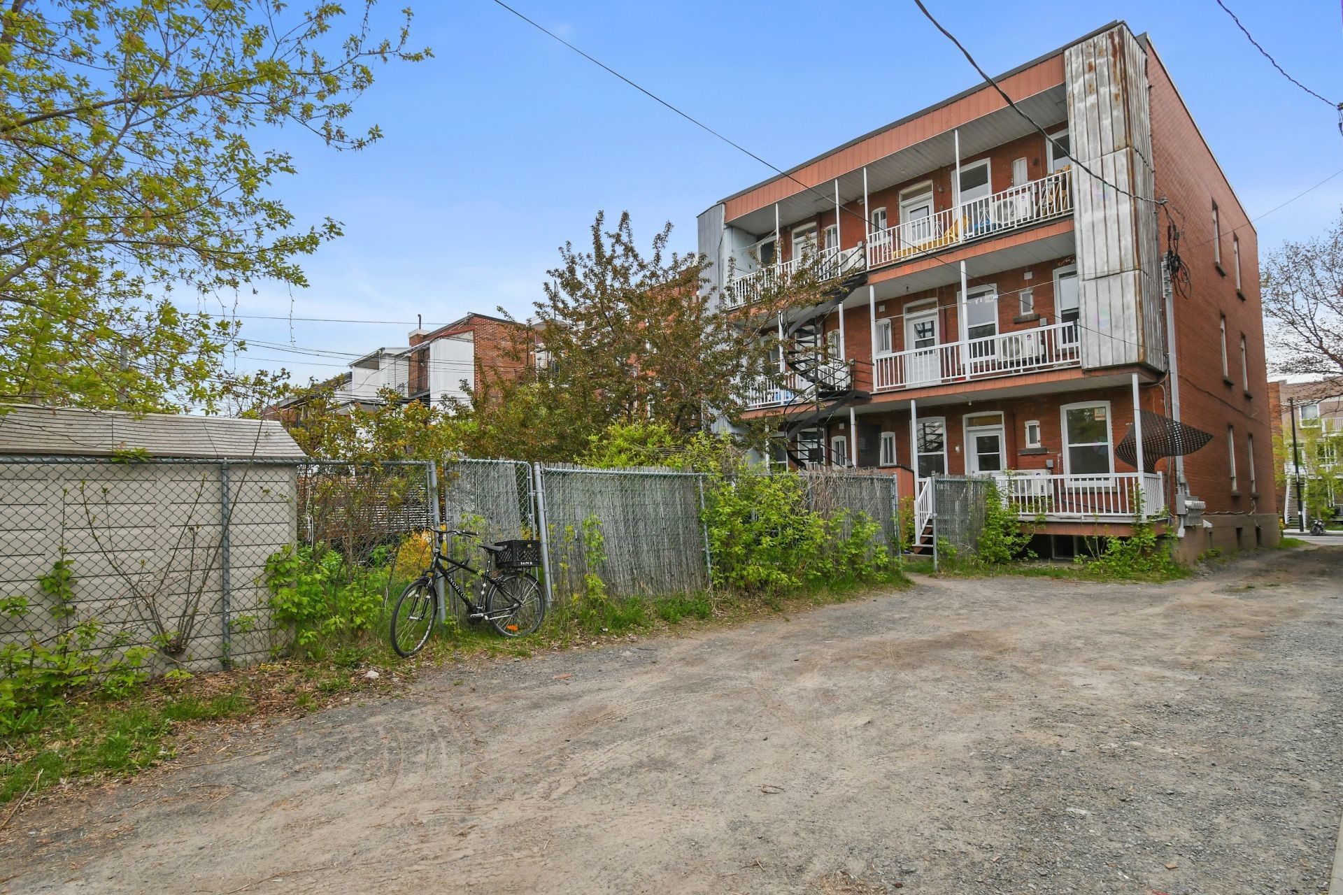 









7496

 - 7502


Av. Christophe-Colomb

,
Montréal (Villeray/Saint-Michel/Parc-Extension),




QC
H2R2S7

