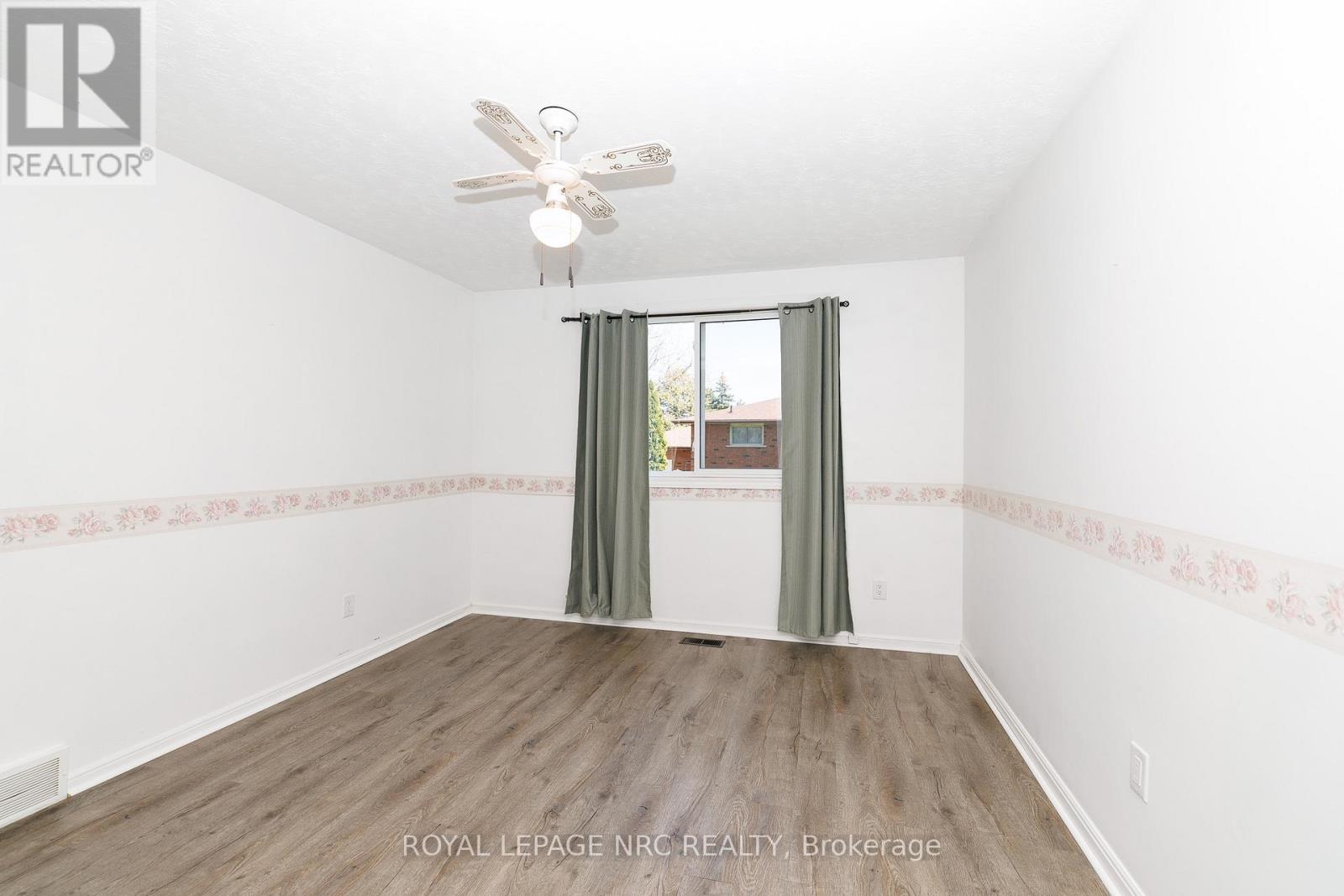 












8 KERWIN GATE

,
St. Catharines (Lakeport),




Ontario
L2N4J8

