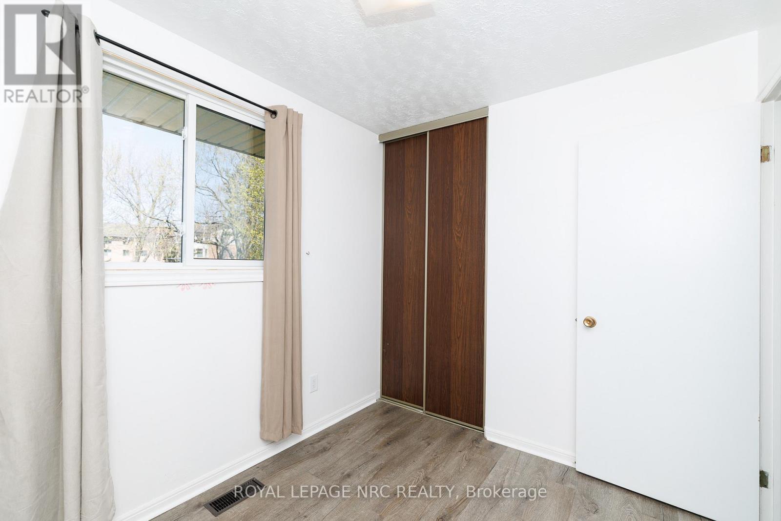 












8 KERWIN GATE

,
St. Catharines (Lakeport),




Ontario
L2N4J8


