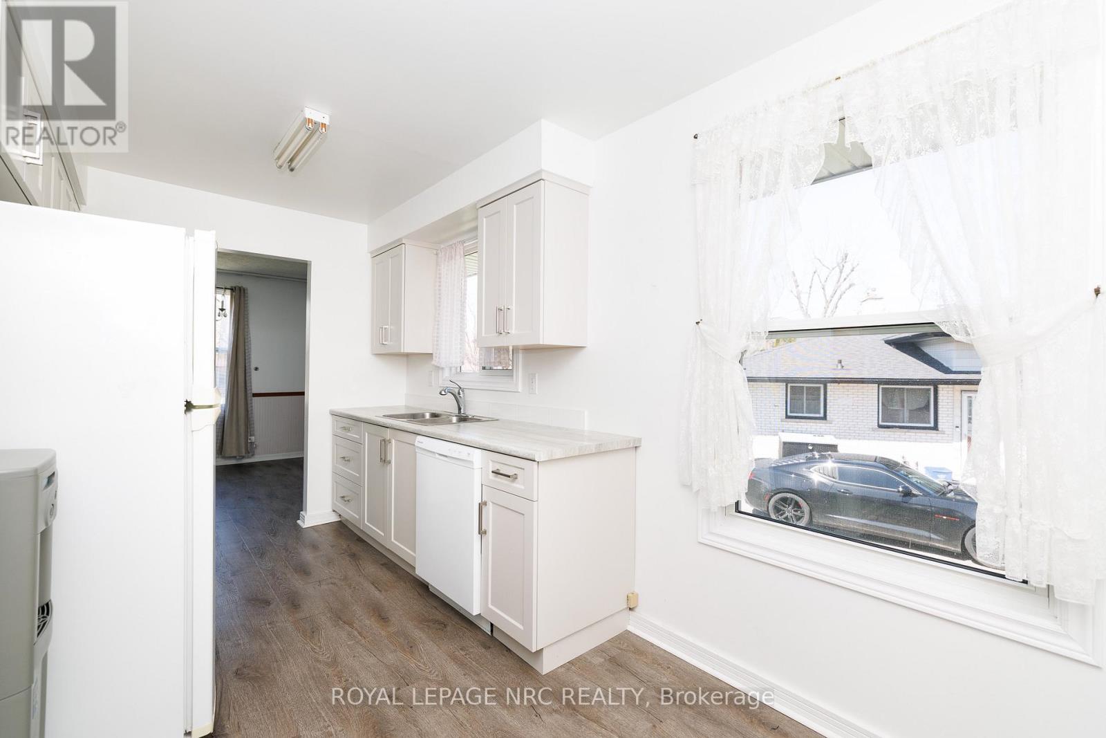 












8 KERWIN GATE

,
St. Catharines (Lakeport),




Ontario
L2N4J8

