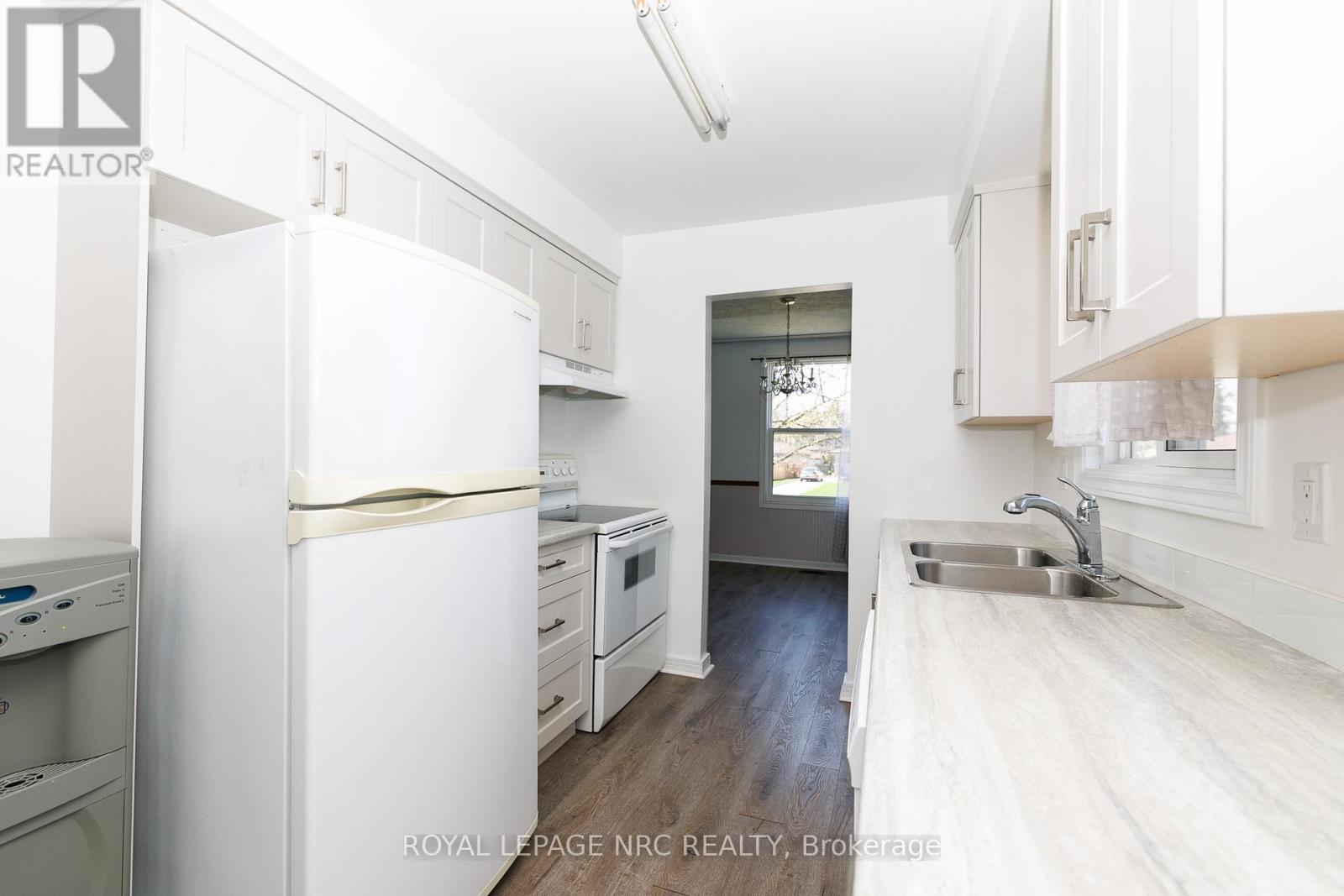 












8 KERWIN GATE

,
St. Catharines (Lakeport),




Ontario
L2N4J8

