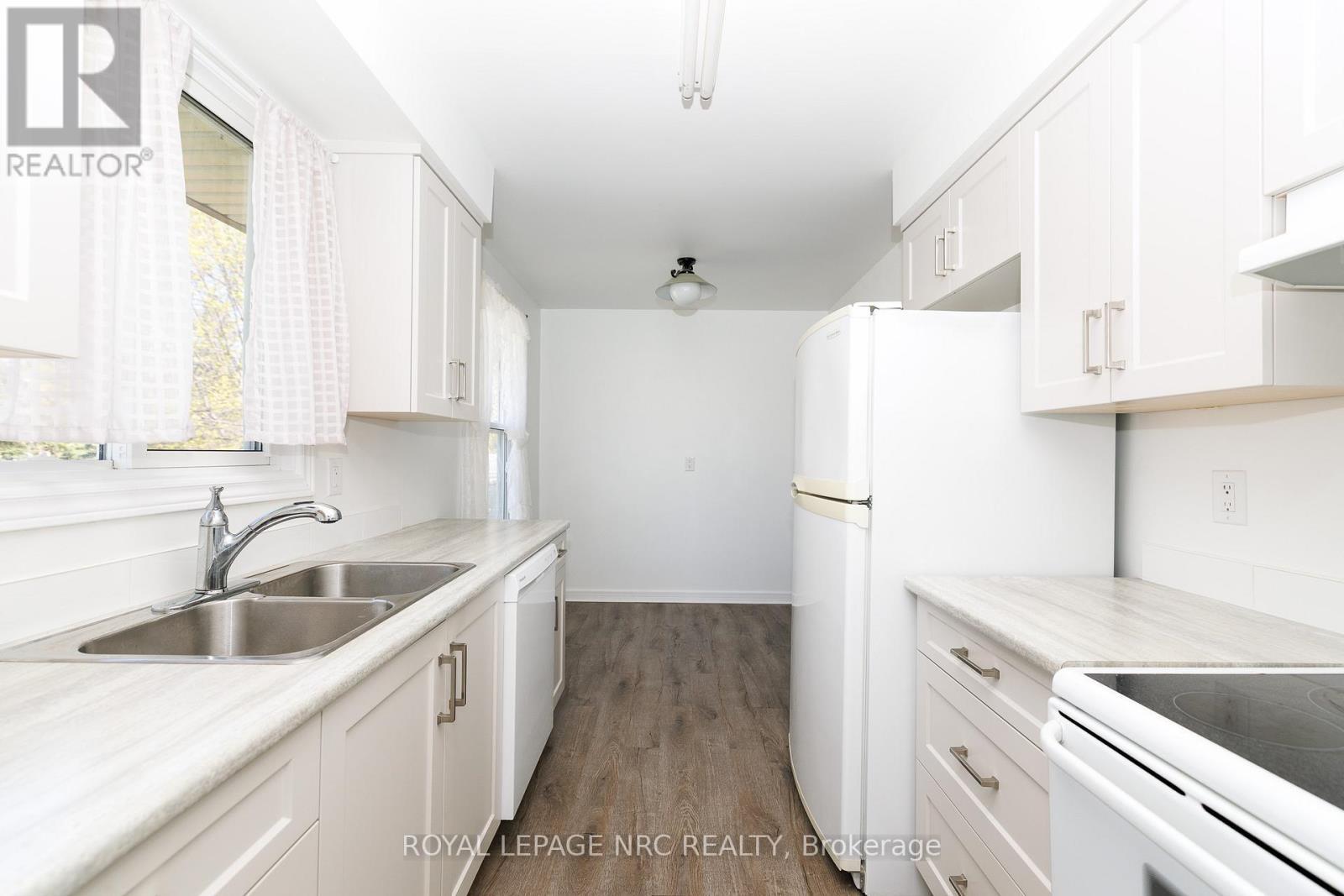 












8 KERWIN GATE

,
St. Catharines (Lakeport),




Ontario
L2N4J8


