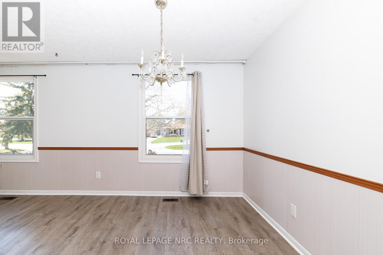 












8 KERWIN GATE

,
St. Catharines (Lakeport),




Ontario
L2N4J8

