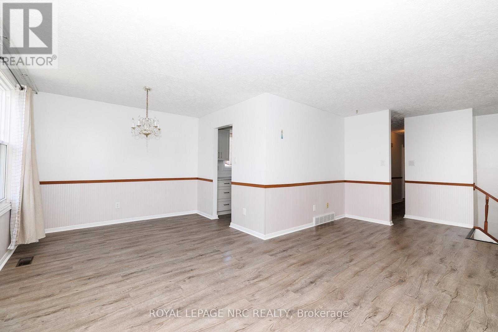 












8 KERWIN GATE

,
St. Catharines (Lakeport),




Ontario
L2N4J8

