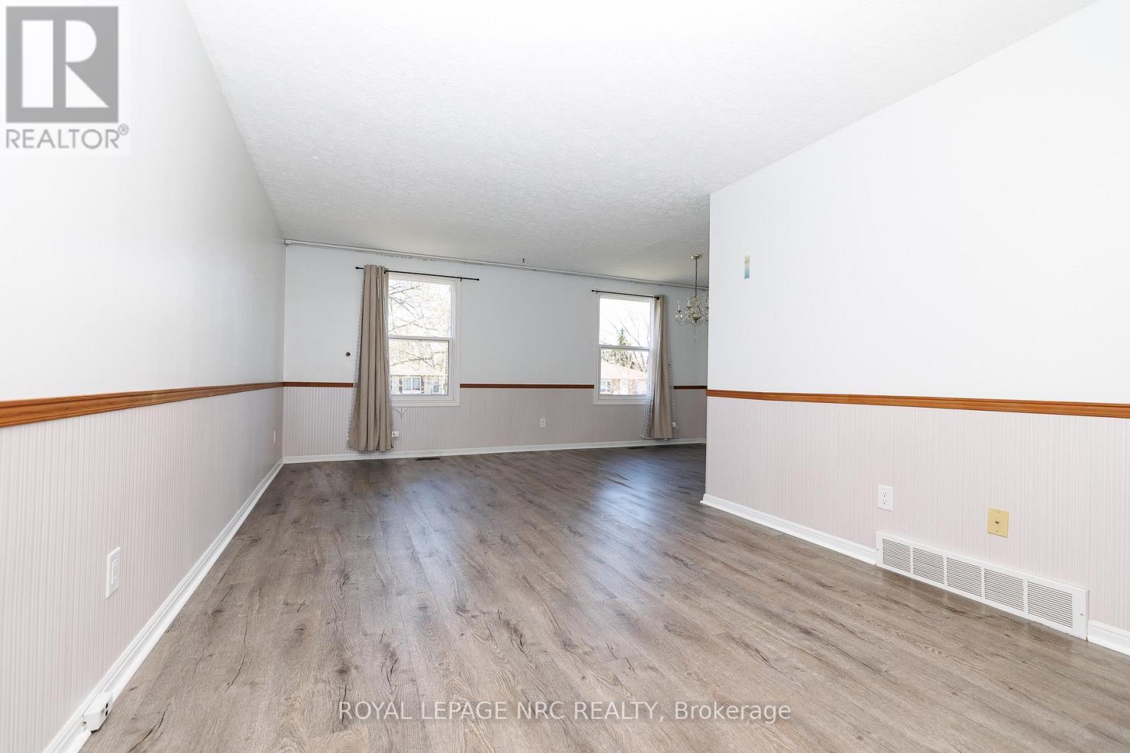 












8 KERWIN GATE

,
St. Catharines (Lakeport),




Ontario
L2N4J8

