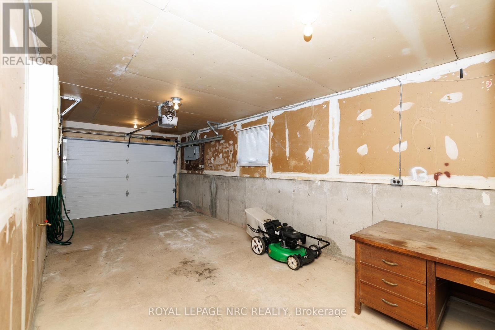 












8 KERWIN GATE

,
St. Catharines (Lakeport),




Ontario
L2N4J8

