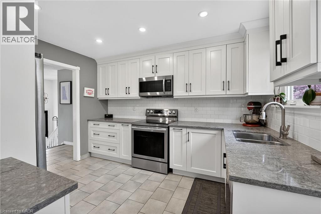 












9 JULIANA Road

,
Grimsby,




Ontario
L3M4J4

