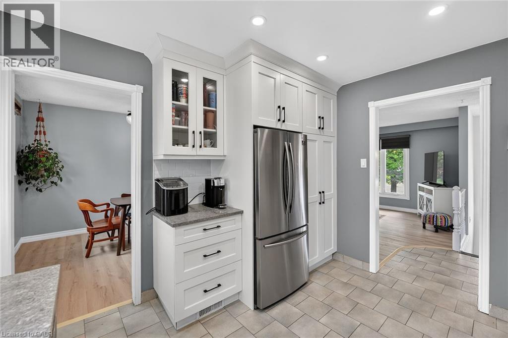 












9 JULIANA Road

,
Grimsby,




Ontario
L3M4J4


