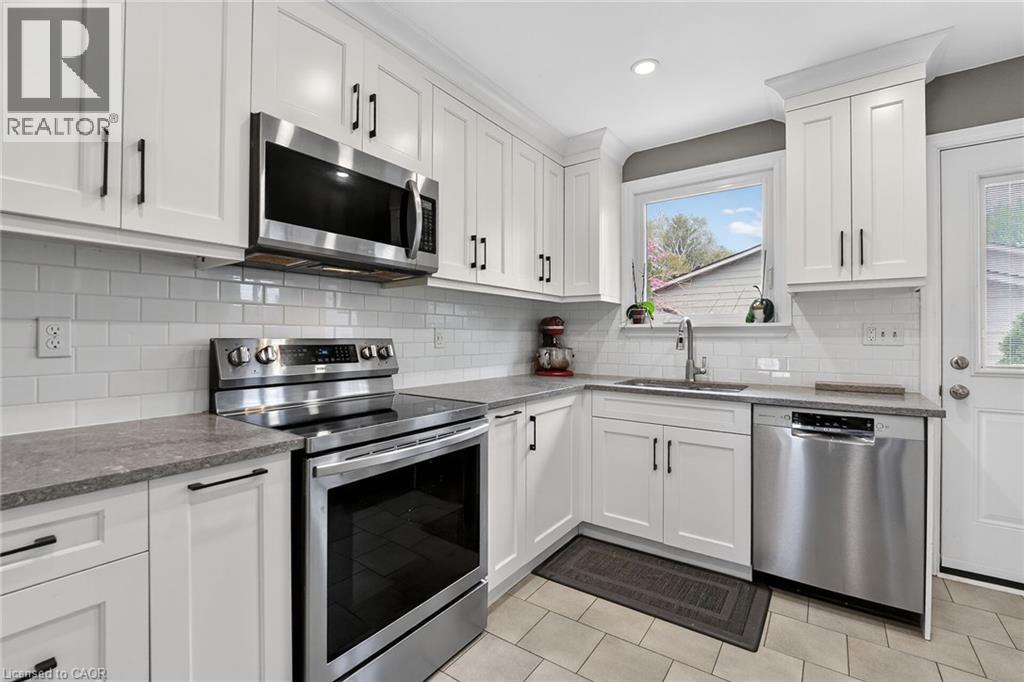 












9 JULIANA Road

,
Grimsby,




Ontario
L3M4J4

