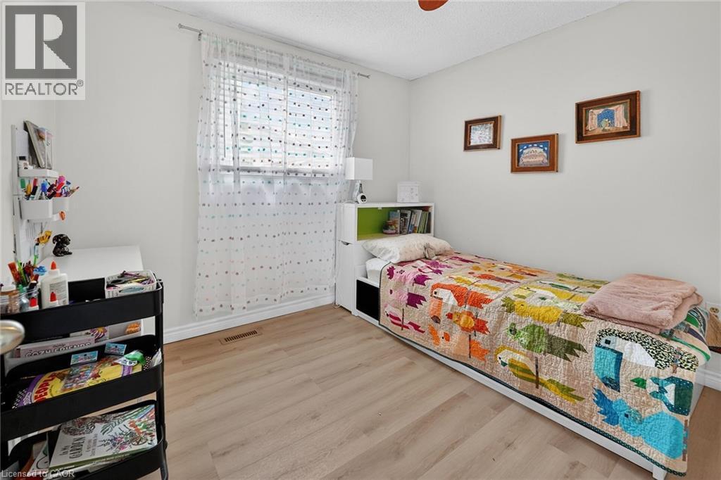 












9 JULIANA Road

,
Grimsby,




Ontario
L3M4J4

