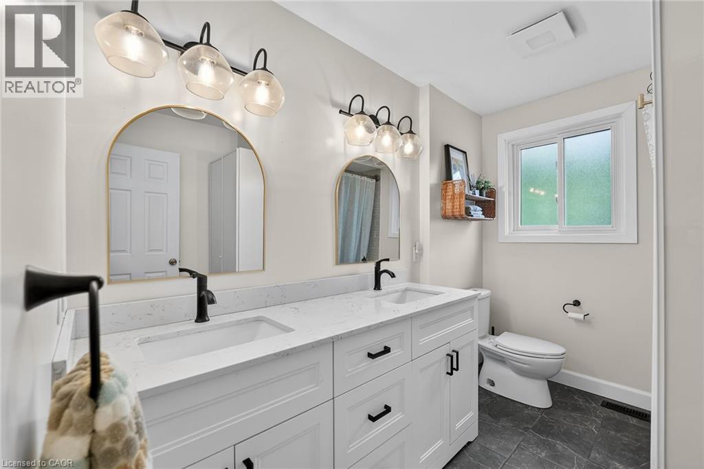 












9 JULIANA Road

,
Grimsby,




Ontario
L3M4J4

