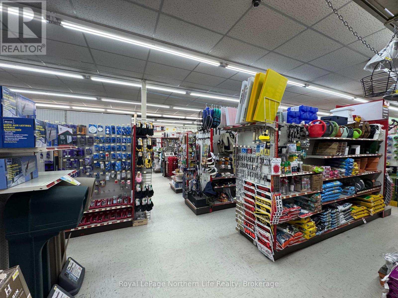 












493 MAIN STREET

,
Powassan,




Ontario
P0H1Z0

