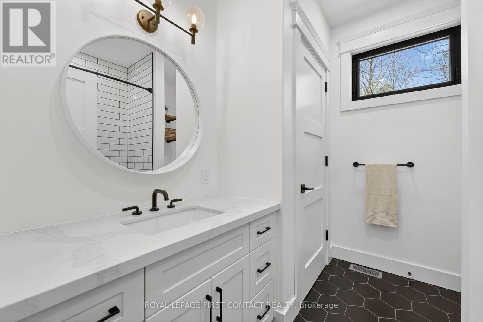 












144 ARLYNN CRESCENT

,
Penetanguishene,




Ontario
L9M2G9

