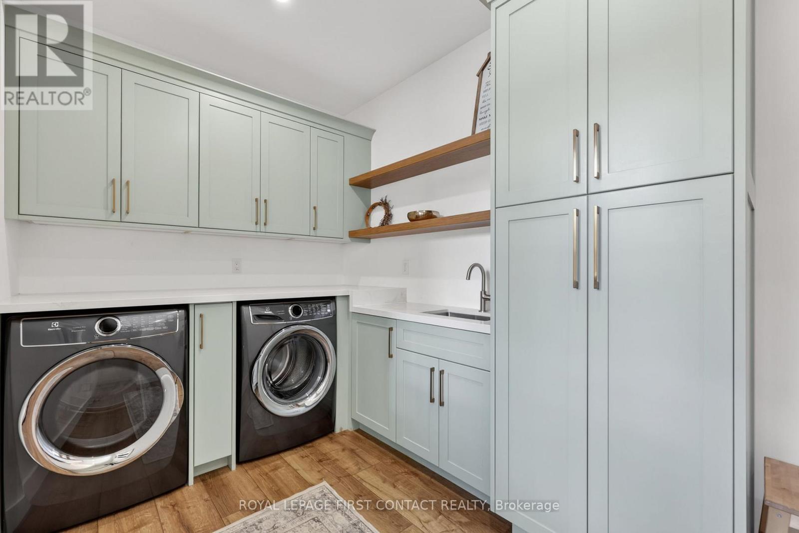 












144 ARLYNN CRESCENT

,
Penetanguishene,




Ontario
L9M2G9

