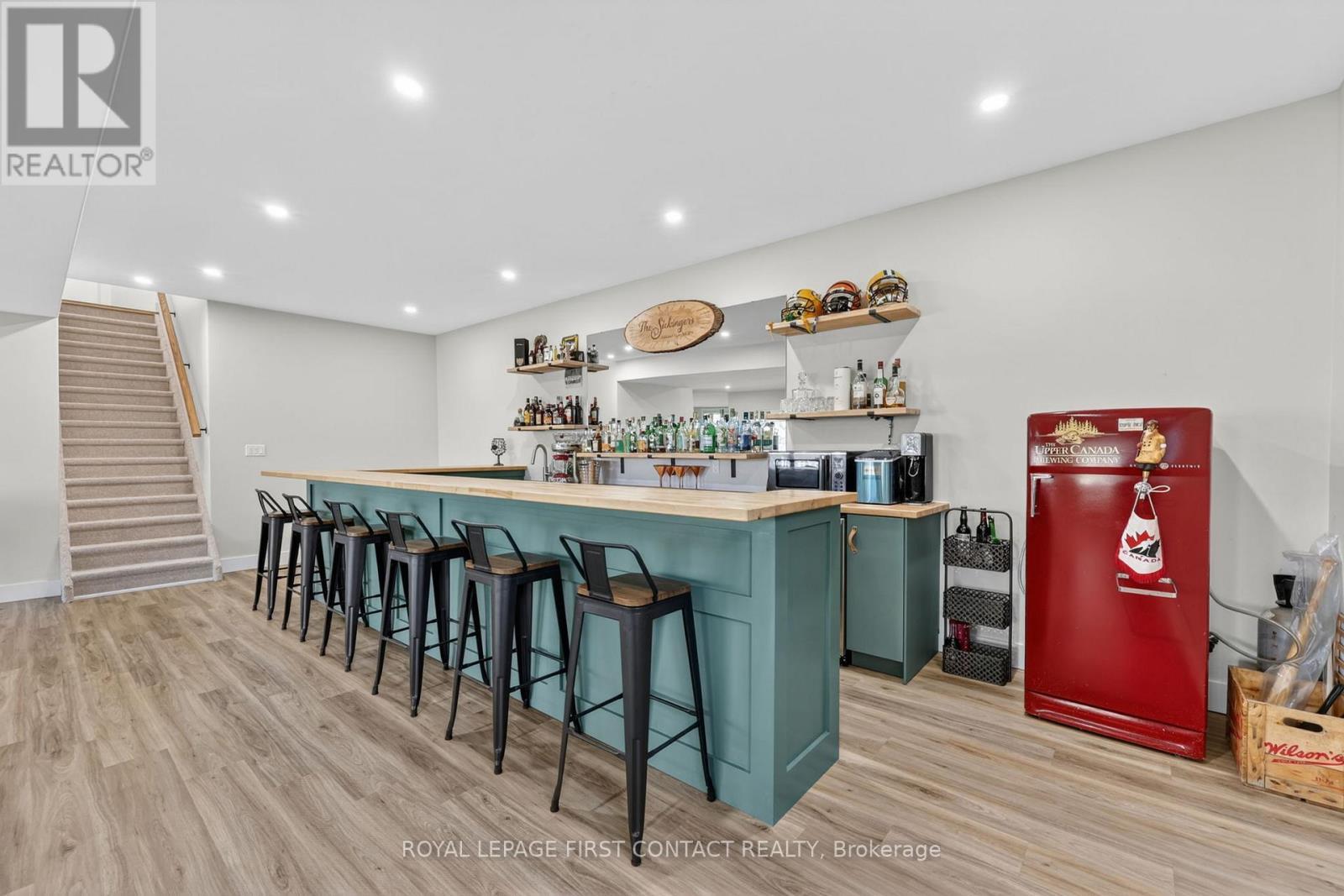 












144 ARLYNN CRESCENT

,
Penetanguishene,




Ontario
L9M2G9


