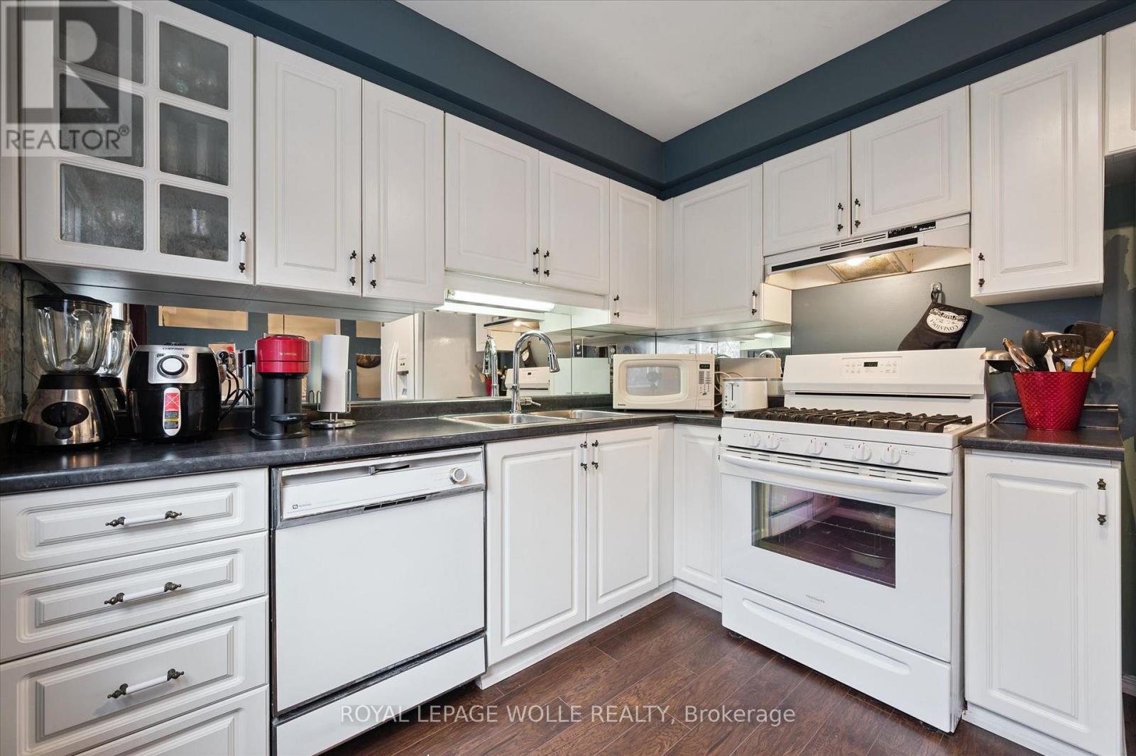 












203 BAKER STREET

,
Waterloo,




Ontario
N2T2L8

