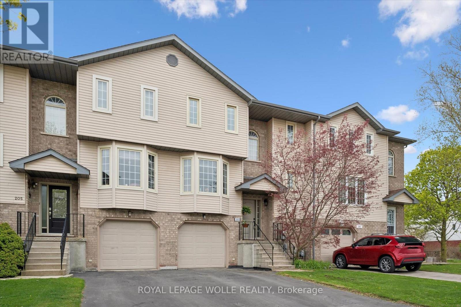 












203 BAKER STREET

,
Waterloo,




Ontario
N2T2L8

