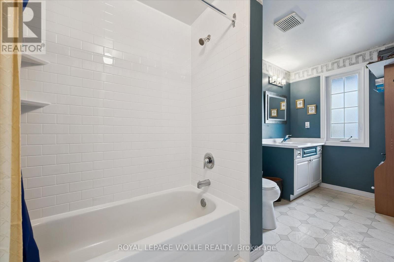 












203 BAKER STREET

,
Waterloo,




Ontario
N2T2L8

