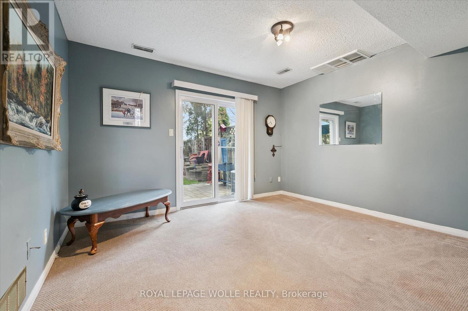 












203 BAKER STREET

,
Waterloo,




Ontario
N2T2L8

