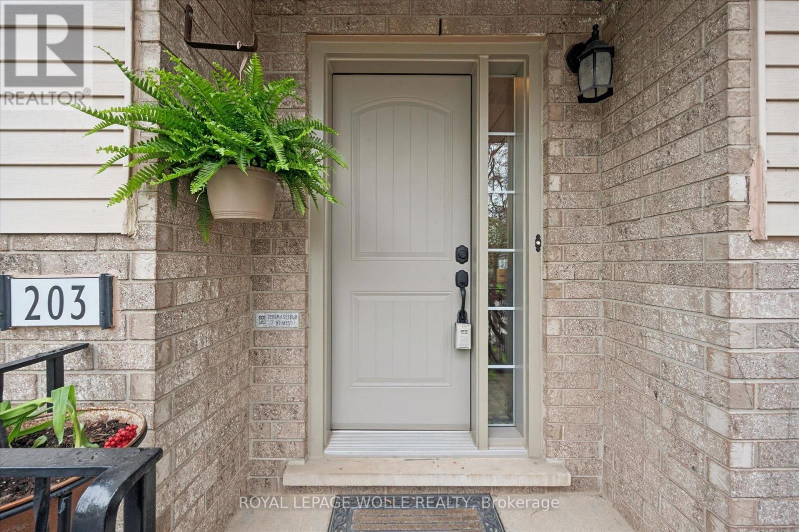 












203 BAKER STREET

,
Waterloo,




Ontario
N2T2L8

