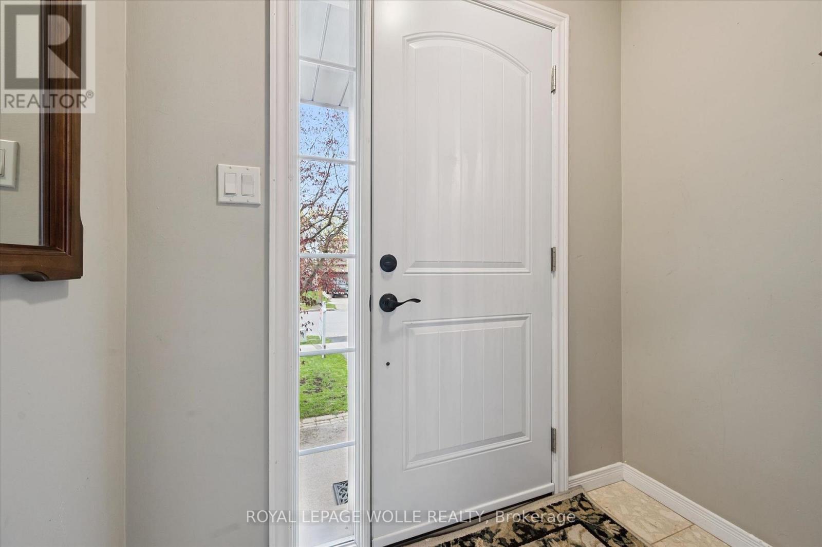 












203 BAKER STREET

,
Waterloo,




Ontario
N2T2L8

