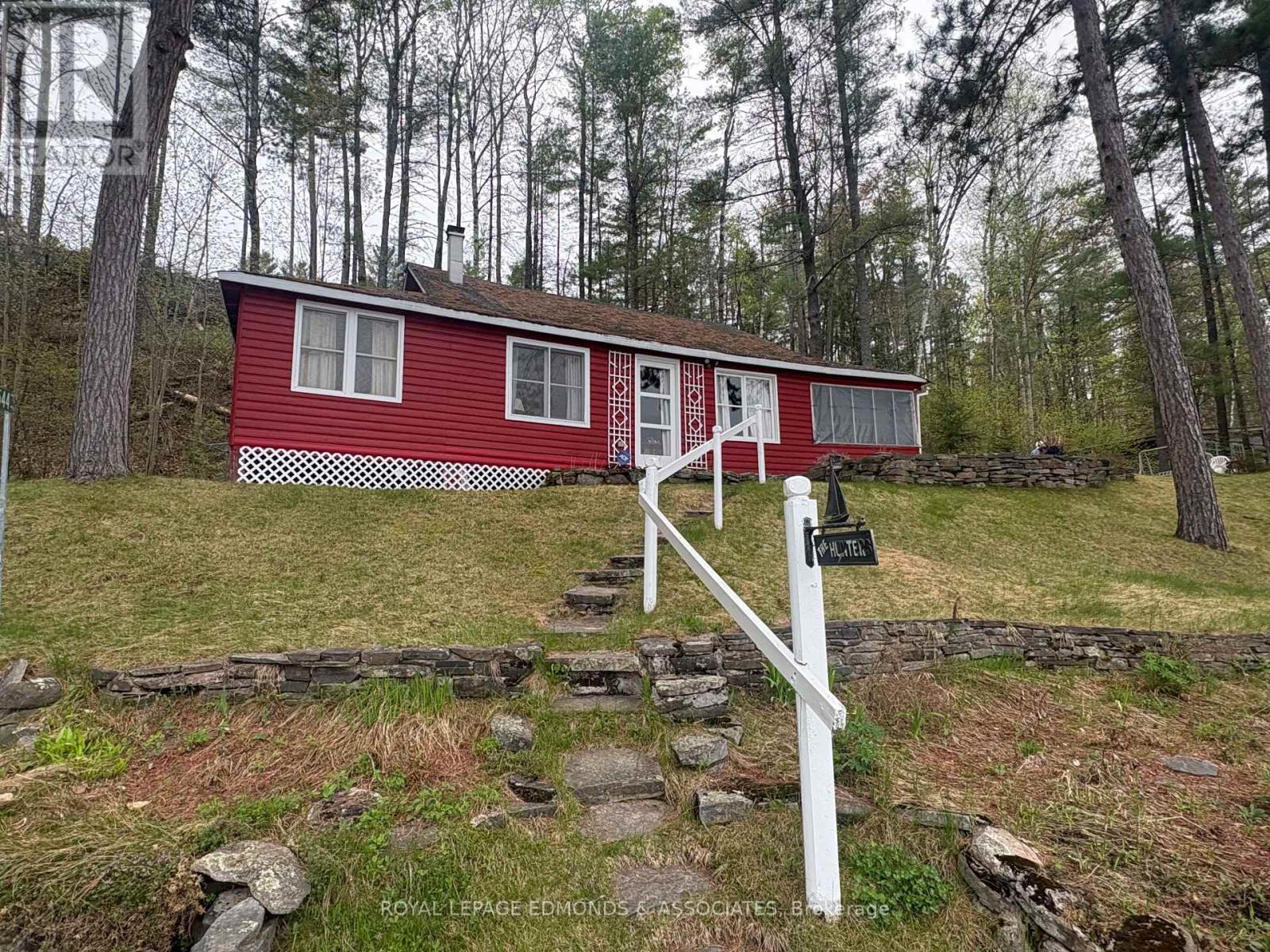 












544 ROCKY POINT LANE

,
Deep River,




Ontario
K0J1P0

