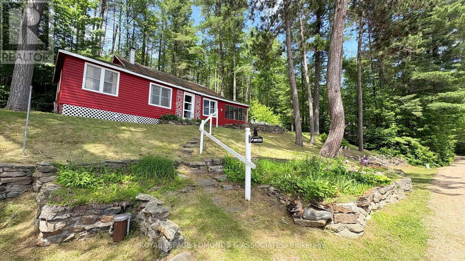












544 ROCKY POINT LANE

,
Deep River,




Ontario
K0J1P0


